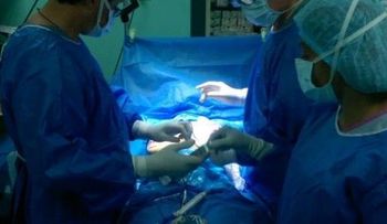 Operan a Diosa Canales tras reventársele un implante de seno