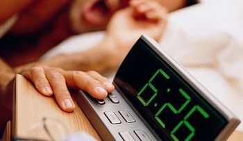 Confirmado: levantarse tarde el fin de semana de ayuda adelgazar