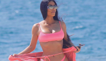Kim Kardashian comparte fotos de su viaje a Balí con sus despampanantes curvas