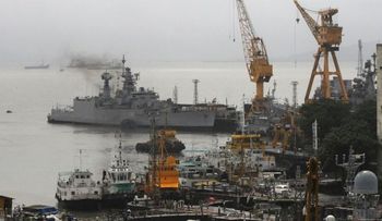 Se incendia submarino indio con 18 marinos a bordo