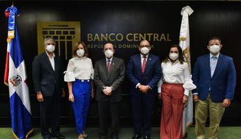 Gobernador Valdez Albizu inaugura Foro de Innovación del Banco Central