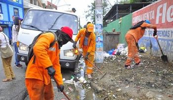 Operativos no reducen cúmulo de basura en barriadas de Santiago