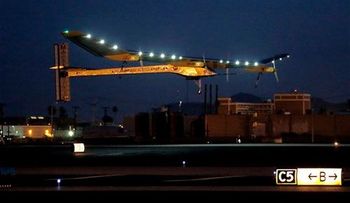 Avión solar aterriza en la madrugada cerca de Washington