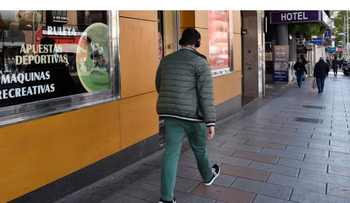 Adicción al juego crece en jóvenes en España, sobre todo online