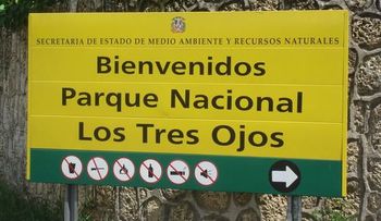 Jeepeta mata mujer en entrada de Los Tres Ojos
