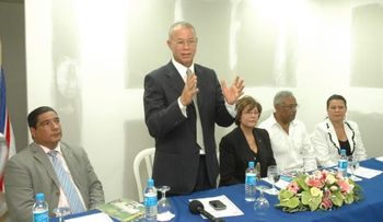 APEX reconoce a director general del INFOTEP