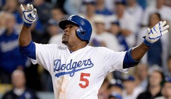 Dodgers firman nuevo contrato con el dominicano Uribe