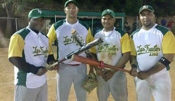 Equipos Guerra y Las Frutas disputarán final de torneo de softbol
