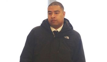 Identifican como Matthew Domínguez, policía acusado de de masturbarse frente a dos mujeres mientras estaba en servicio