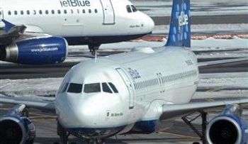 Los precios de pasajes aéreos siguen por las nubes 