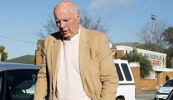 Acusan de violación sexual al excampeón de tenis Bob Hewitt