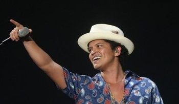 Bruno Mars, magia sobre el escenario del Festival Presidente
