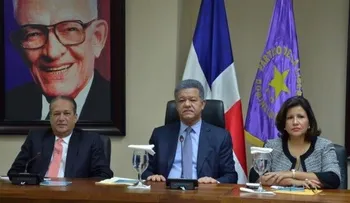 Leonel Fernández encabeza comisión para tratar sobre JCE