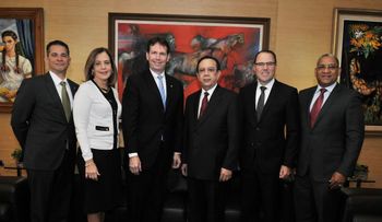 Gobernador del Banco Central recibe a ejecutivos del Scotiabank