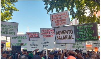 Profesionales Agropecuarios marchan hacia el Palacio Nacional