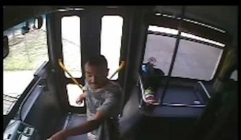 IMAGENES FUERTES: Policía mata a mexicano en bus de Oklahoma (VIDEO)