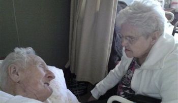 Pareja con 65 años de matrimonio muere el mismo día en un asilo 