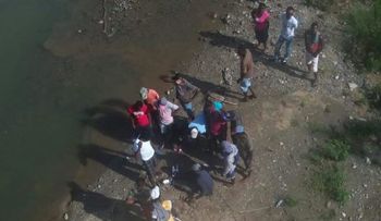 Un obrero haitiano cae de puente fronterizo en Dajabón
