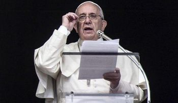 Papa Francisco pide a comunidad internacional erradicación del ébola 