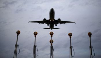 ¿Qué extraña enfermedad causa el desmayo de la tripulación de American Airlines?