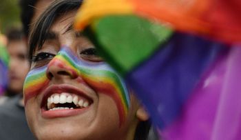 India despenaliza el sexo entre parejas homosexuales en un fallo histórico