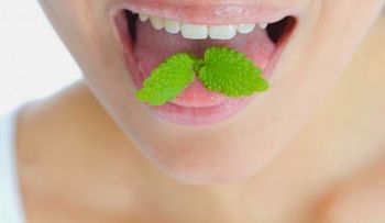 Cómo eliminar el mal aliento de forma efectiva y natural