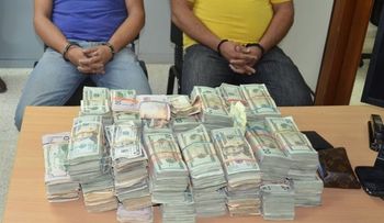 DNCD apresa dos hermanos, le ocupa US$313,473 dólares