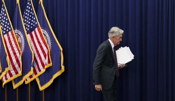 Trump insta a Junta de la Fed asumir el control si Powell no baja los tipos
