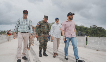 Carlos Luciano Díaz Morfa supervisa verja fronteriza en el norte