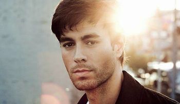 Mira lo que respondió Enrique Iglesias cuando le preguntaron si era PAJARO!