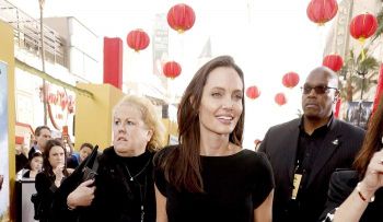 ¿Qué nueva sorpresa nos tiene reservada Angelina Jolie? ¡Solo mira sus manos!