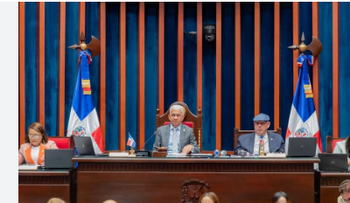 Senado reconoce trayectoria de Vicente Sánchez Baret