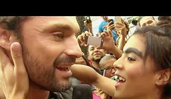 Video: Mela La Melaza le robó un Beso a Iván Sánchez frente a su esposa