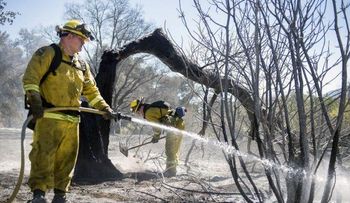 Incendio de California ha quemado ya 7.000 hectáreas y causado seis heridos
