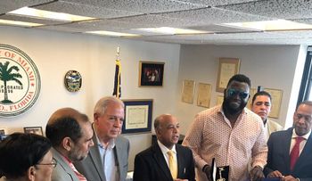David Ortiz recibe llave de la ciudad de Miami