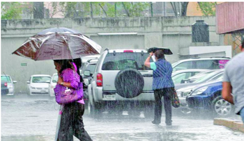 Temperaturas calurosas y vaguada para la tarde