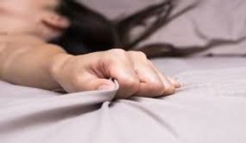 Una mujer sufrió un ataque cerebral que la dejó paralítica, tras tener relaciones con su esposo