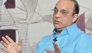 Quique Antún votará en el colegio San Judas Tadeo