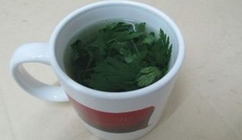 Un potente té para las piernas hinchadas