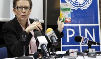 Canciller impone condecoración a Valerie Julliand, representante PNUD