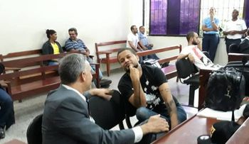 Don Miguelo "El prepotente", deberá ir a juicio de fondo por agredir a palos a su exdiseñador Leo Manuel Ureña