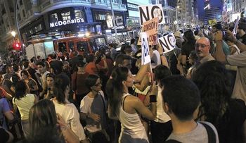 Manifestantes en Madrid exigen renuncia de Rajoy