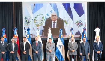 Valdez Albizu: Economía mantiene estabilidad pese a incertidumbre global