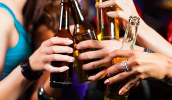 Las personas adultas que han abusado del alcohol podrían estar en riesgo de problemas de memoria.