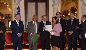 Medina entrega RD$200 millones a pequeños productores