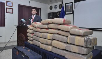 Apresan dos haitianos y un dominicano con 11 pacas de marihuanas