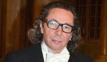 Hombre del escándalo de acoso sexual en el Premio Nobel es acusado de violación