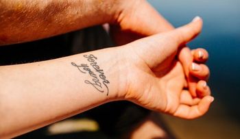 Riesgos de los tatuajes y consejos para evitarlos
