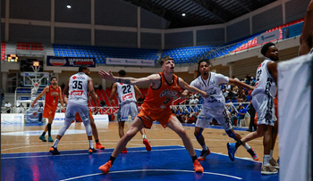 Marineros logra su segunda victoria con cinco jugadores en cifras dobles