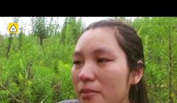 Un padre prepara a su hija con una terrible enfermedad jugando con ella en su futura tumba